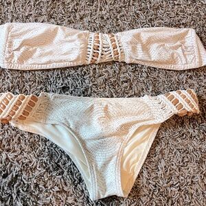 Medium rip curl top and bottom